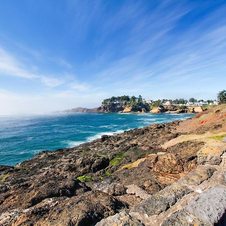 Captain'S Quarters And Cabins Depoe Bay Exterior photo
