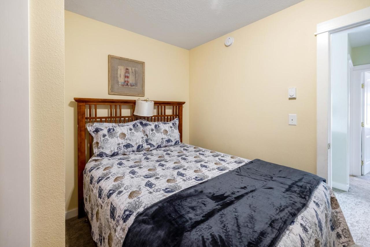 Captain'S Quarters And Cabins Depoe Bay Room photo