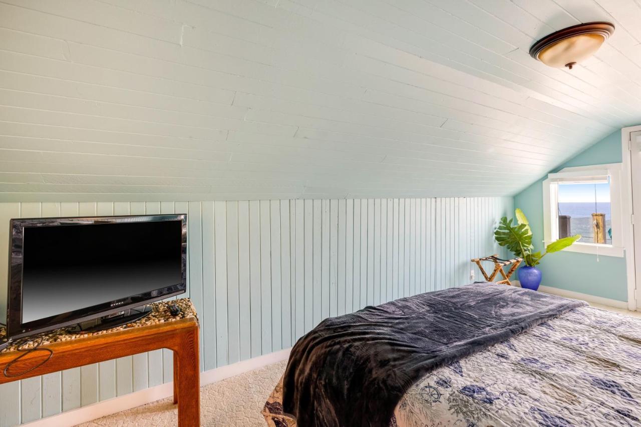 Captain'S Quarters And Cabins Depoe Bay Room photo