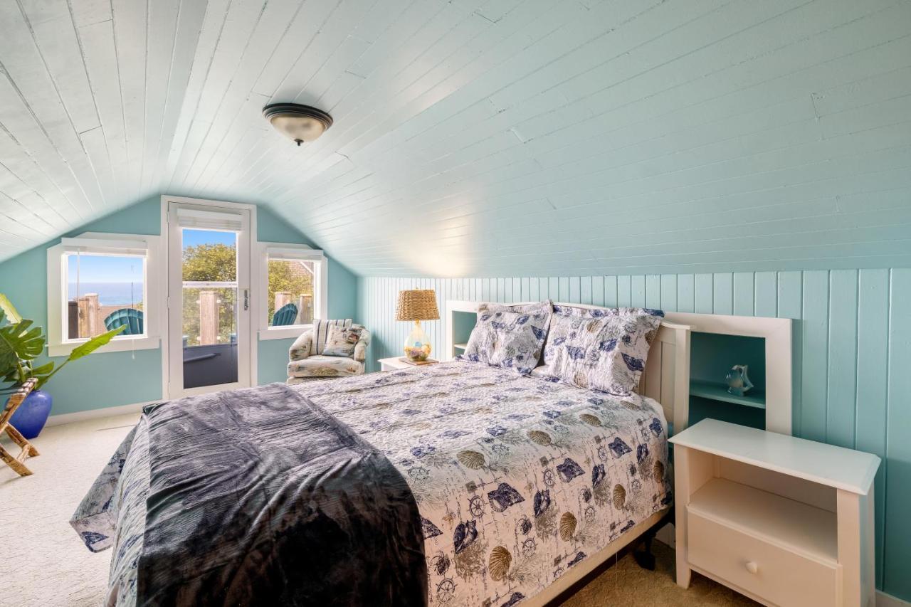 Captain'S Quarters And Cabins Depoe Bay Room photo