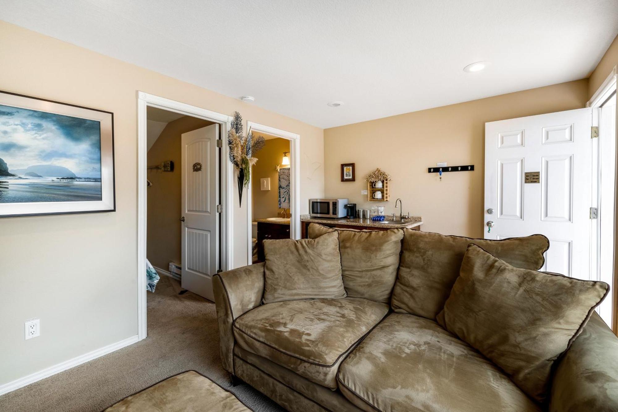Captain'S Quarters And Cabins Depoe Bay Room photo