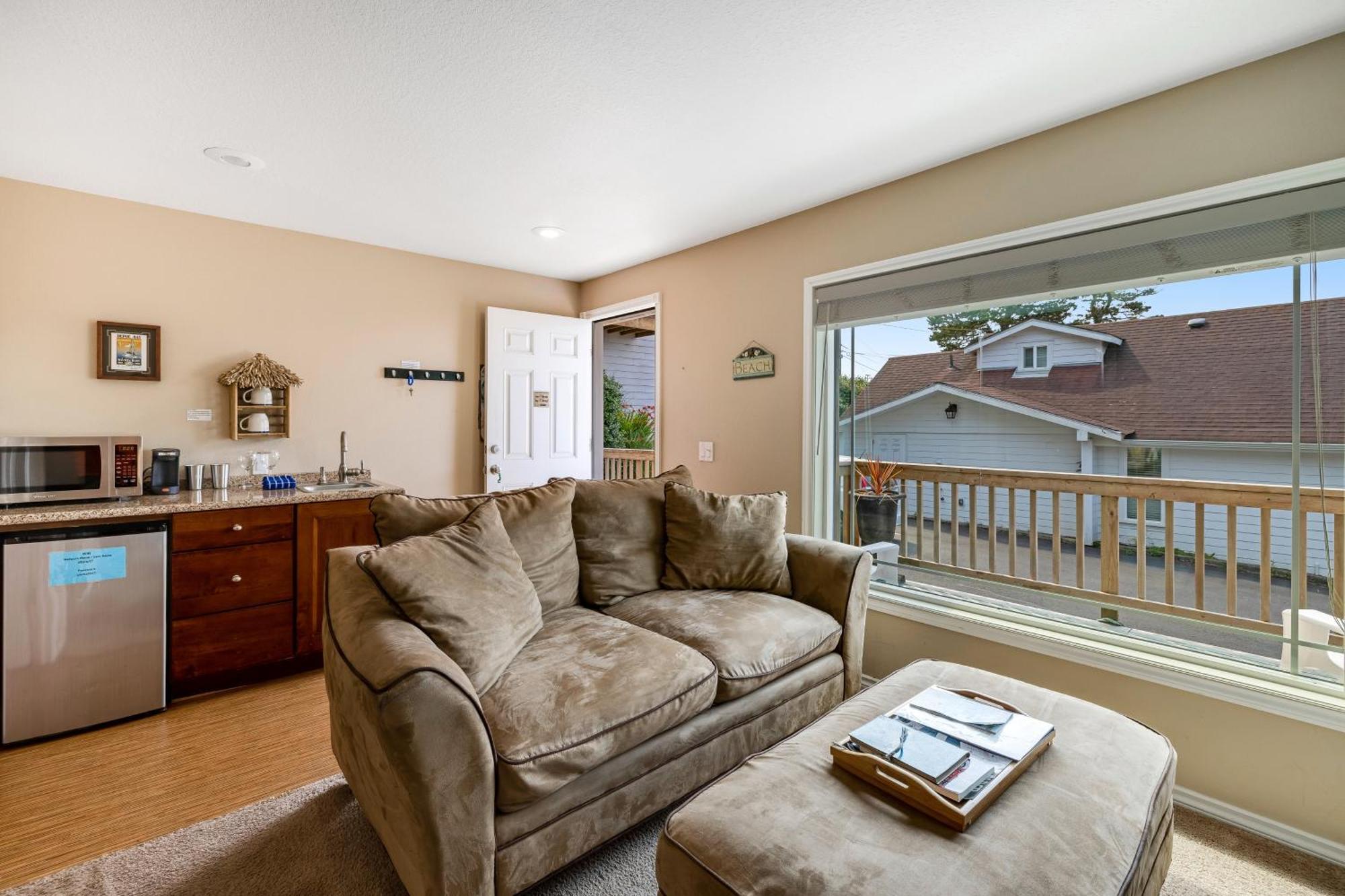 Captain'S Quarters And Cabins Depoe Bay Room photo