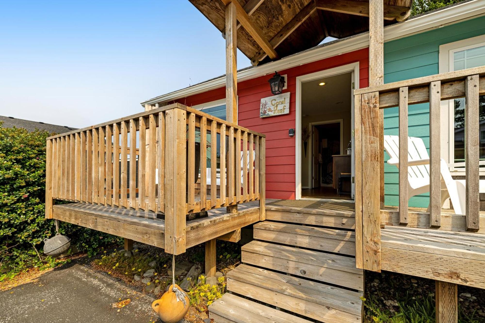 Captain'S Quarters And Cabins Depoe Bay Room photo