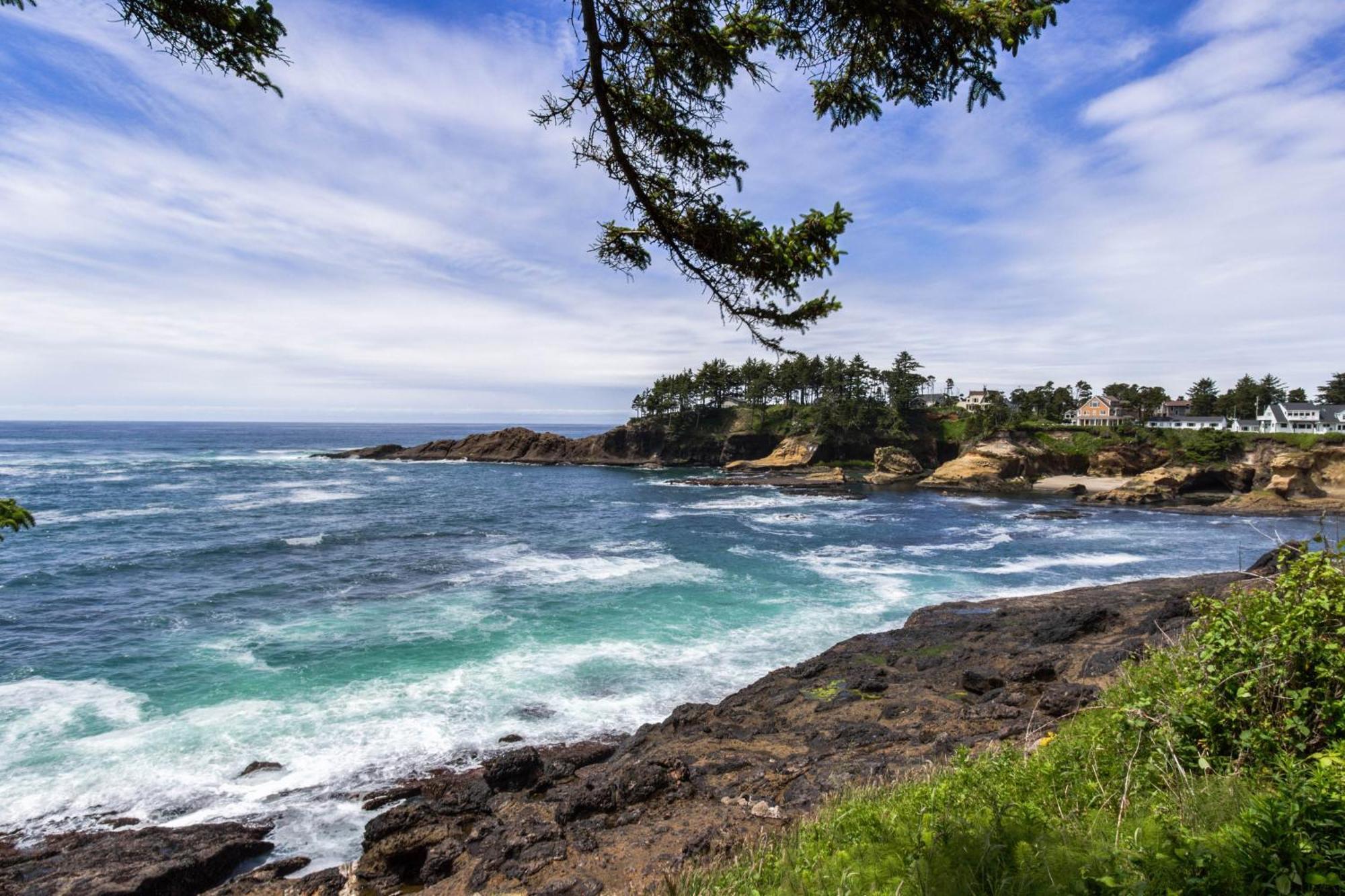 Captain'S Quarters And Cabins Depoe Bay Room photo