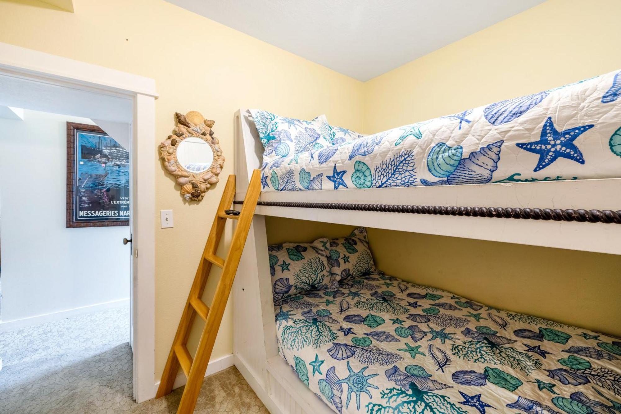 Captain'S Quarters And Cabins Depoe Bay Room photo