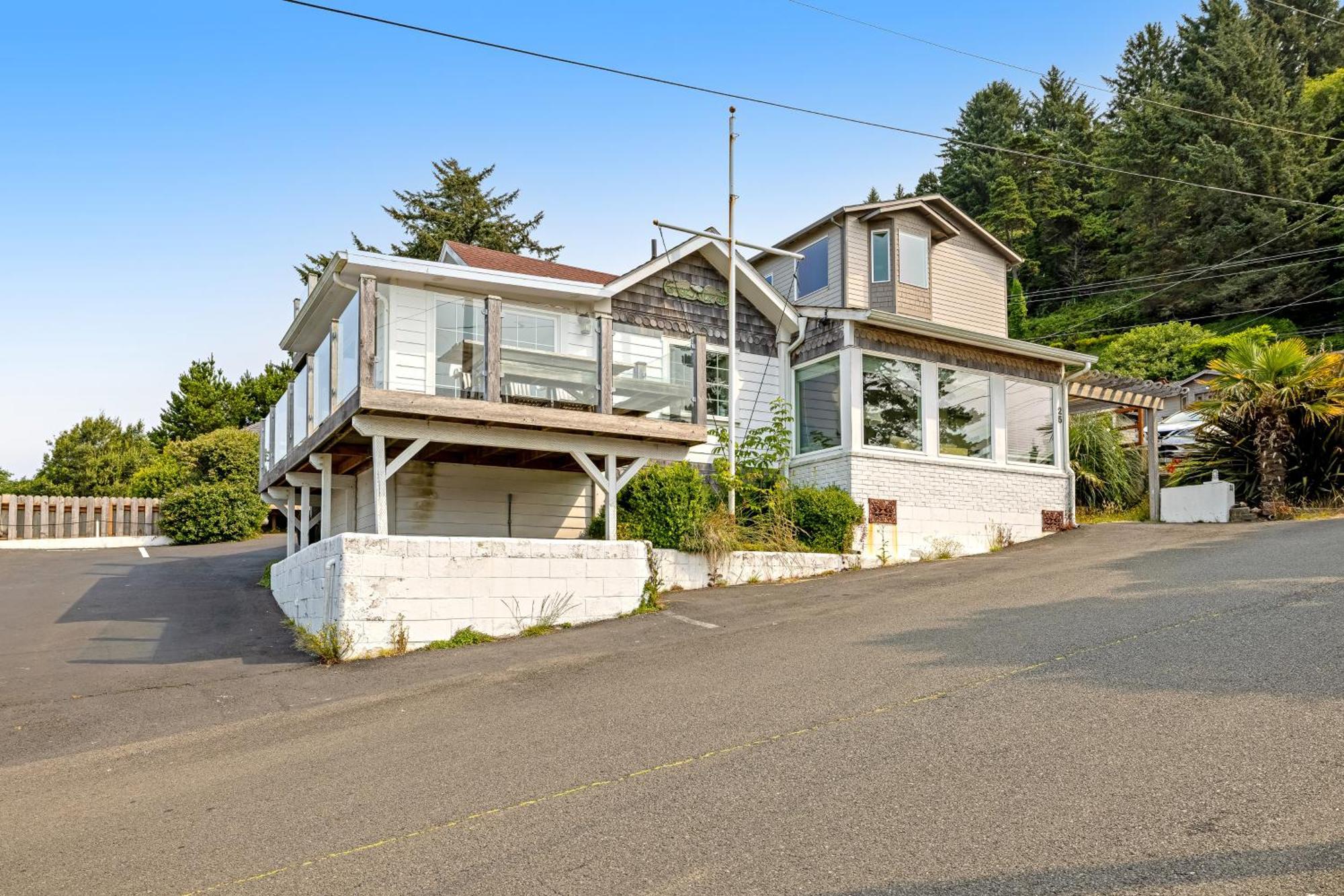Captain'S Quarters And Cabins Depoe Bay Room photo
